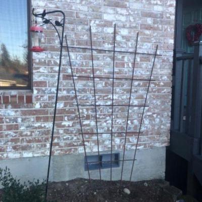 153 wroughtirontrellisandbirdfeeder