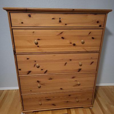 116 woodfivedrawerdresserwithlockingdrawer
