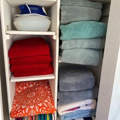 176 everythingontheseshelves
