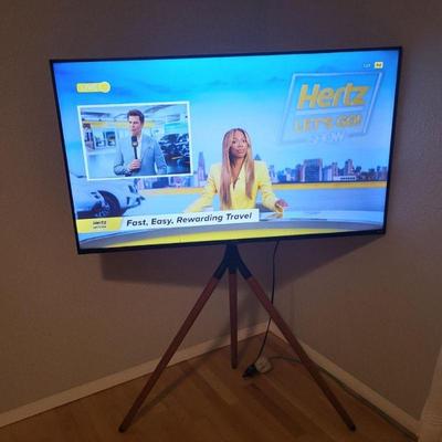 54 hisenserokutvontripodstand