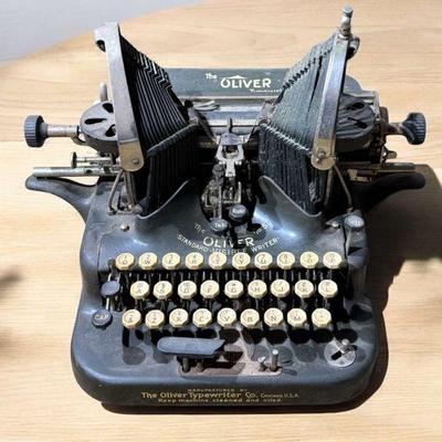 Oliver bat wing" typewriter no. 5