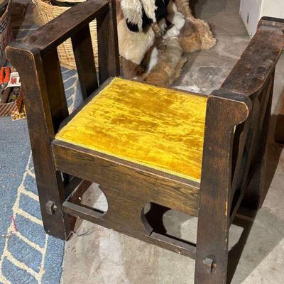 Arts crafts chalet seat