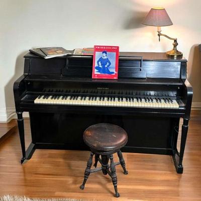 Hobart m cable upright piano stool & light