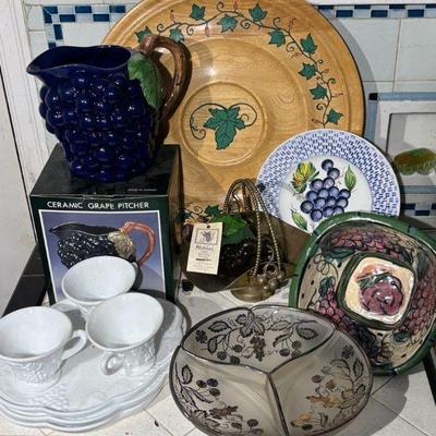 Grape theme items for the dining room