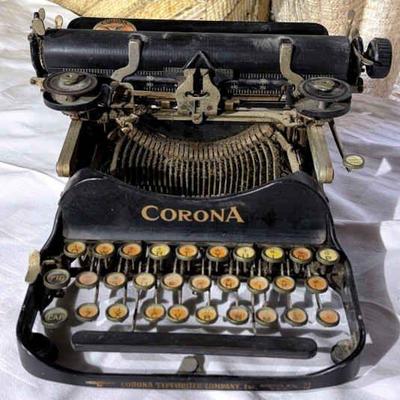 Corona 3 folding 1913 portable typewriter