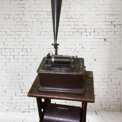 1816 antique edison phonograph