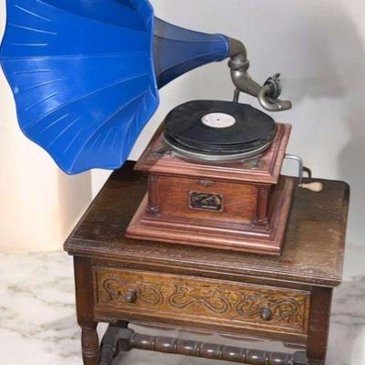 Vintage victor gramophone with table