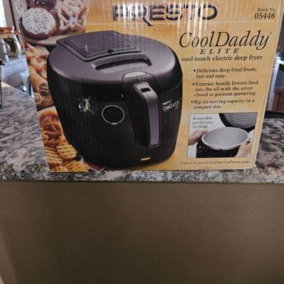 Sale Photo Thumbnail #26: Electric Deep Fryer