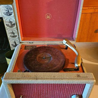 1950's V-M Tri-O-Speed Model 151 portable record player.