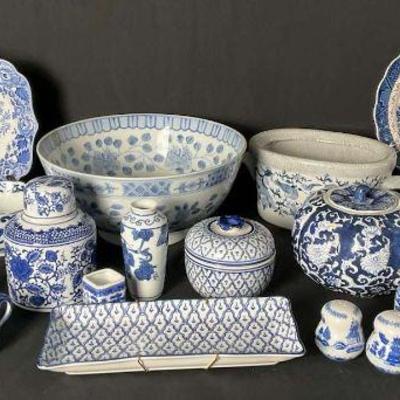 Blue and white porcelain lot