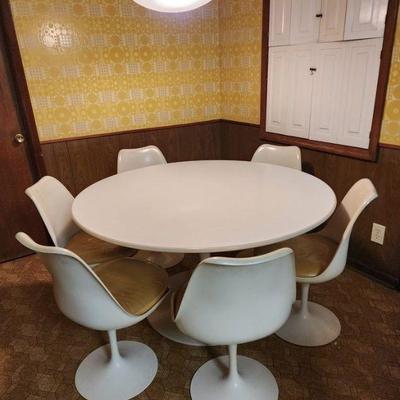Knoll Tulip table and chairs