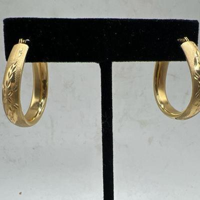 14K Gold 1” Hoop Earrings with Delicate Leaf Motif
