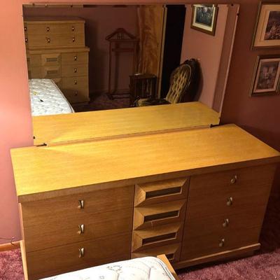 Light Wood Dresser With Mirror
