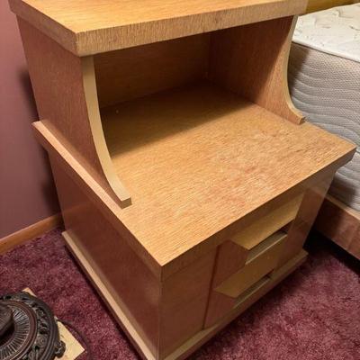 Pair Of Light Wood Night Stands
