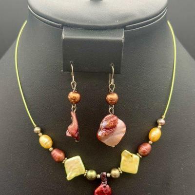 Iridescent Necklace & Earring Set
