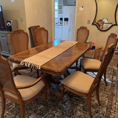 Dining table rug