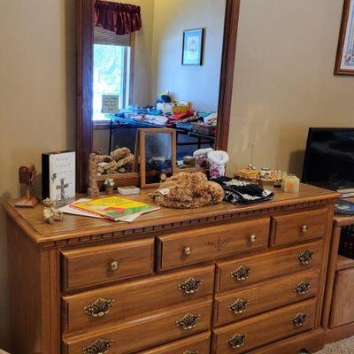 Dresser w/Mirror 