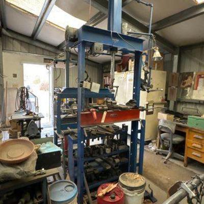 #1206 • Hydraulic Press
