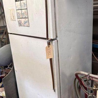 #1032 • Kenmore Refrigerator
