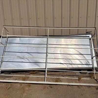 #5012 • Truck Bed Ladder Rack and (2) Sun Devil Solar Collector Works Inc S...
