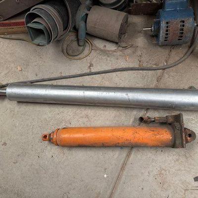 #1190 • (2) Hydraulic Cylinders
