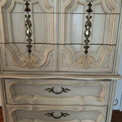 Chest of drawers