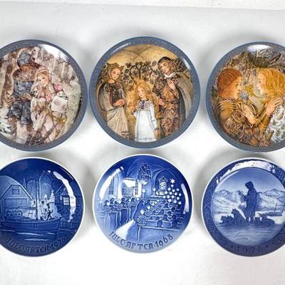 Lot #128 Christmas Decorative Plates
