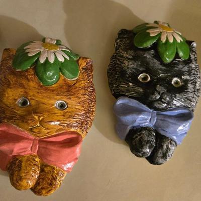 Cat wall hanger