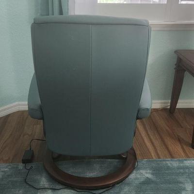 AVAILABLE NOW FOR PRE-SALE+++Stressless Peace LegComfort Recliner - Great Condition, 2 Yrs Old, Bought New $2300 (OUR PRICE $695)