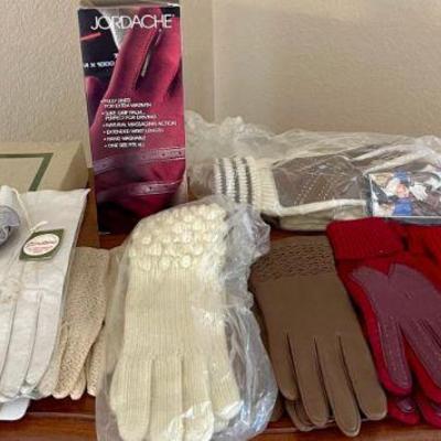 Assorted Ladies Vintage Gloves - Leather Pittards, Isotoner's, Knit, Doe Skin, Lace, And Jordache
