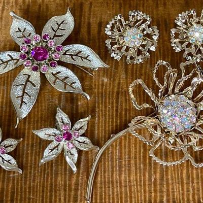(2) Sets Of Vintage 1960's Sarah Coventry Brooch And Matching Earrings - (1) IOB