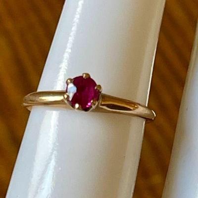 Antique 10k Gold And Ruby Ring Size 5.25 - 1.24 Grams Total