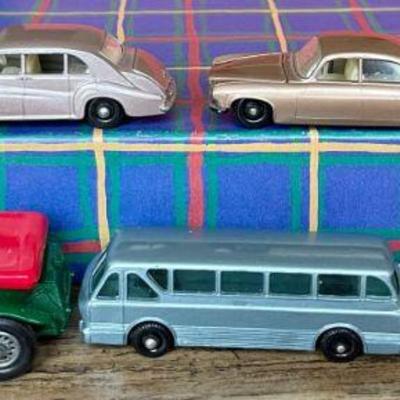 (5) Vintage Matchbox Lesney England - 1929 Bentley, Royal Tiger Coach, No 52, Rolls Royce, Jaguar Mk 10