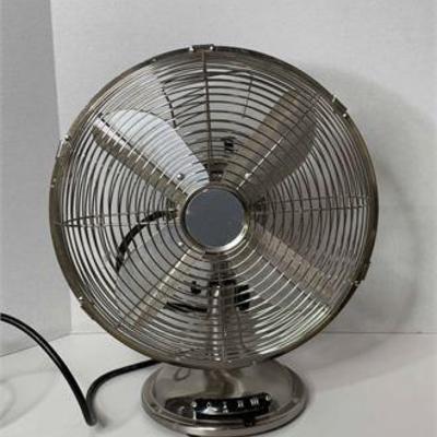 Oscillating Chrome Fan .jpg