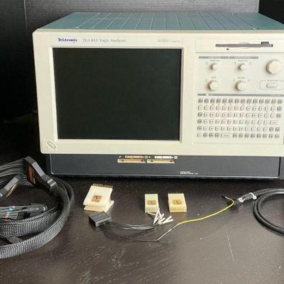 Tektronix tla611 logic analyzer with accessories