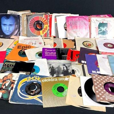 Lots of vintage 45 rpm vinyl records mixed artists and genres