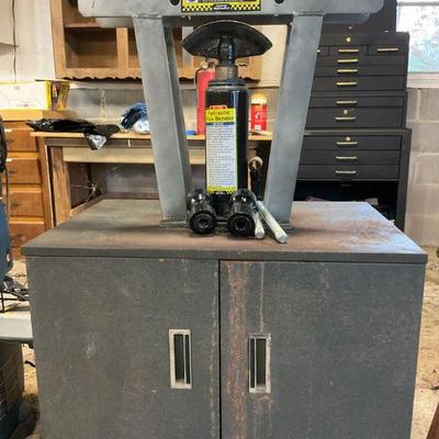 Hydraulic pipe bender with heavy duty storage cabinet
