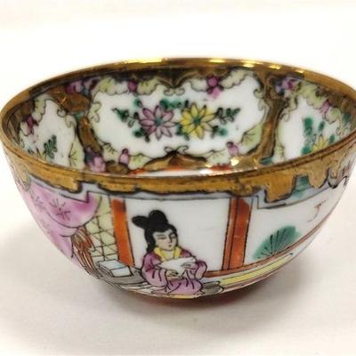 MINIATURE CHINESE HAND PAINTED EGGSHELL PORCELAIN SAKI CUP