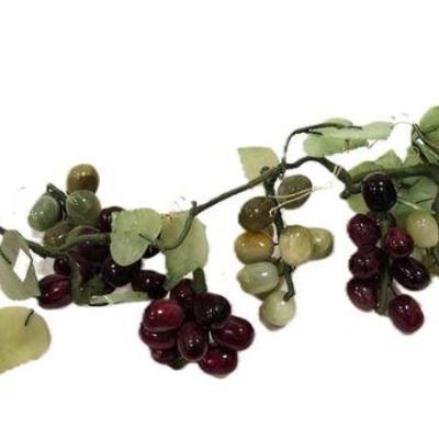 LARGE STONE GRAPE AND LEAF DISPLAY