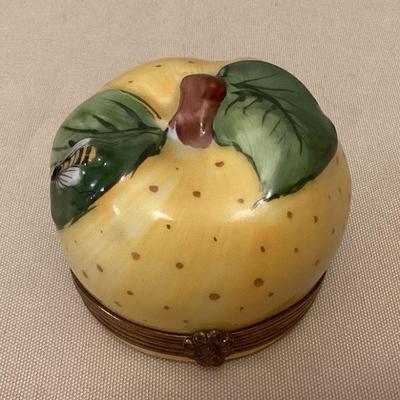 MMM065 Limoges France Porcelain Yellow Apple Fruit Trinket Box