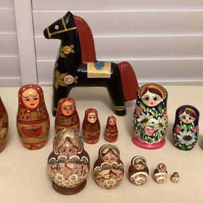 MMM194 Russian Wooden Nesting Matryoshka Dolls & Wooden Horse 