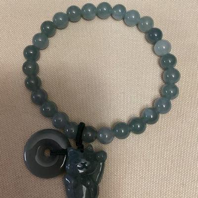 MMM041 Beaded Jade Bracelet With Lucky Neko Cat & Circular Charm New