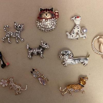 MMM060 Ten Cat & Dog Costume Jewelry Brooches 