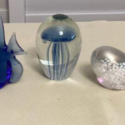 MMM192 Five Beautiful Art Glass Paperweights 