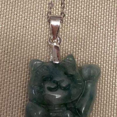 MMM043 Carved Jade Lucky Neko Cat Pendant & 17” Sterling Silver Chain New