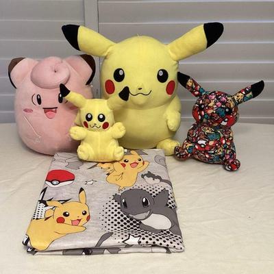 MMM121 Pokemon Twin Sized Flat Sheet & Plushes