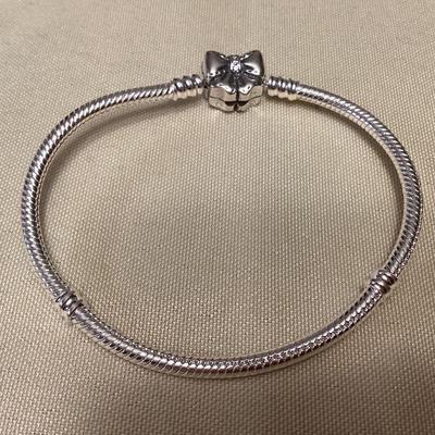 MMM049 Sterling Silver Charm Bracelet With Bow Clasp New