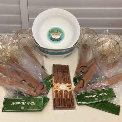 MMM207 Ceramic Saimin Bowls, Coconut Wood Chopsticks & Wok Strainers