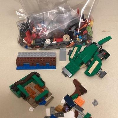 MMM183 Over One Pound Of Legos & Mini Figures