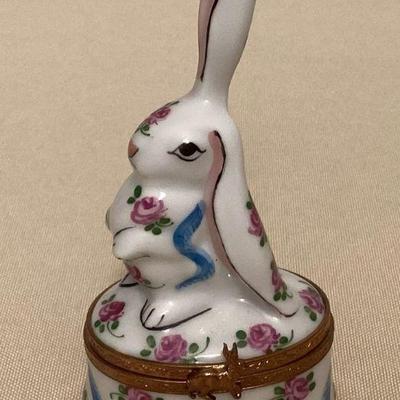 MMM002 Limoges France Porcelain Bunny Trinket Box